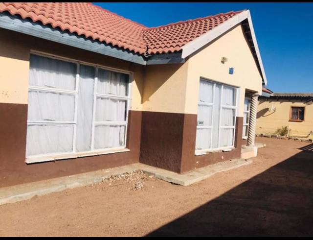 3 BEDROOM HOUSE FOR SALE IN MOLETJI